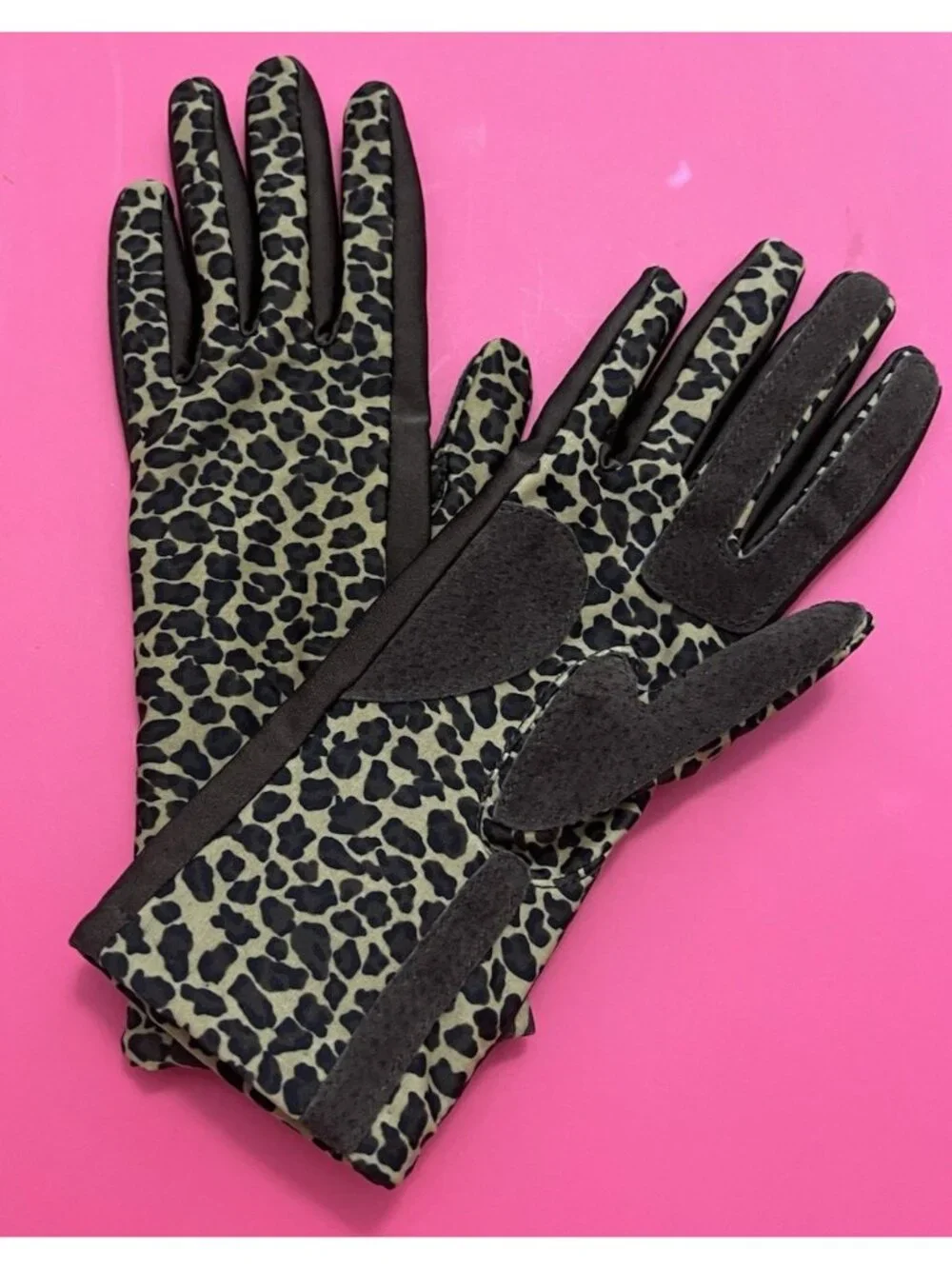 ISOTONER Leopard Gloves Fleece Lined Flex One Size Driving Palm Grip Brown Tan